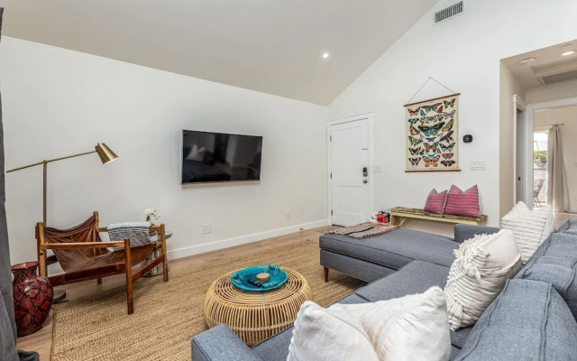 727 Sonrisa St 1 Bedroom Home by RedAwning