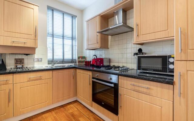 Luxury 2BDR duplex apt, N London, 2 floors