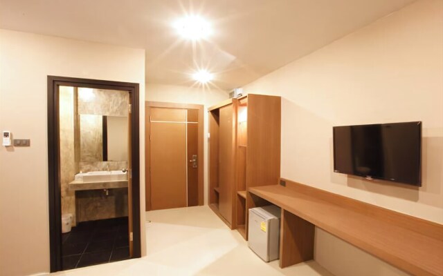 The Plubpla Serviced Apartment