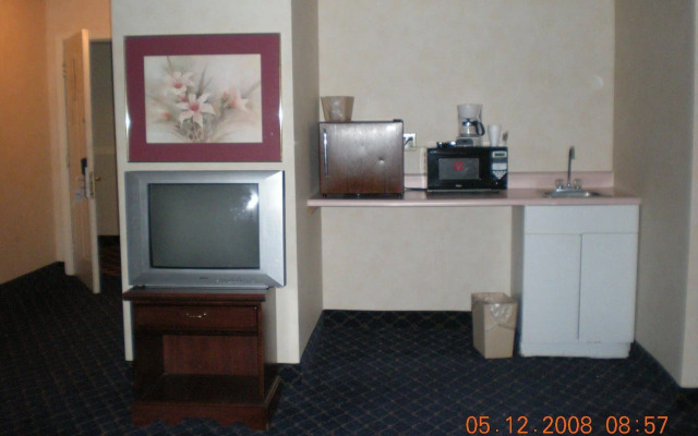 Baldwin Inn & Suites