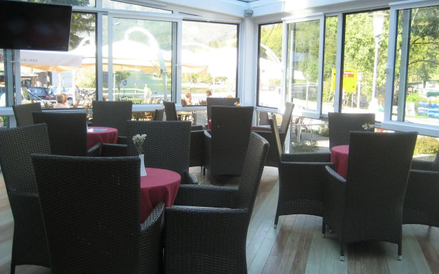 Hotel Jezero