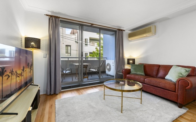 Bright 1-bed Apartment in Central Redfern – Guest Rooms – Sydney