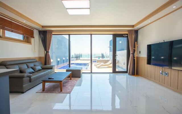 P-237 Spa & Pool Villa