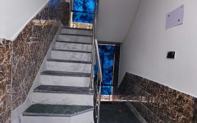 Hotel Twamev Couple Friendly Laxmi Nagar