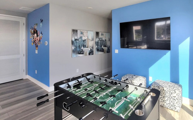 Rooftop Patio + Pool Access: Condo in Reunion!