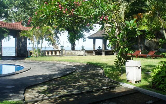 Batu Bolong Cottages