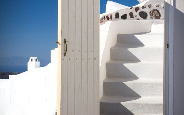 Tltt Total Luxury Travel & Tours Bookings for Galaxy Suites Santorini Imerovigli