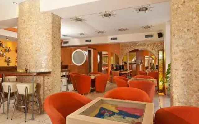 Denphill Apartments & Hotel