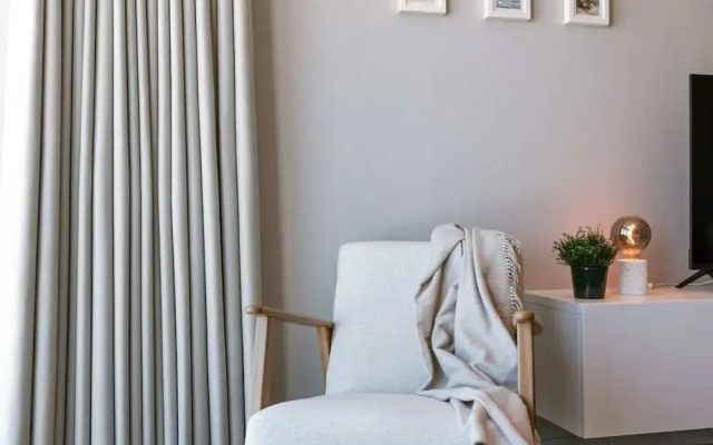 Cosy Apartment With Frontal Seaview