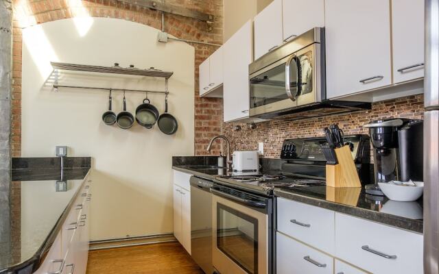 Spacious CLE Apartments by Frontdesk