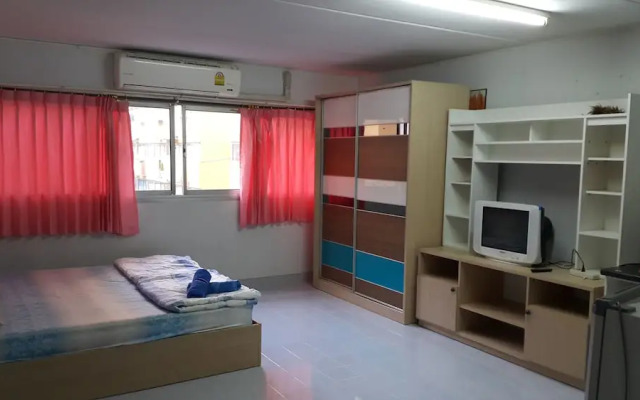 Popular Condo Muangthong Thani