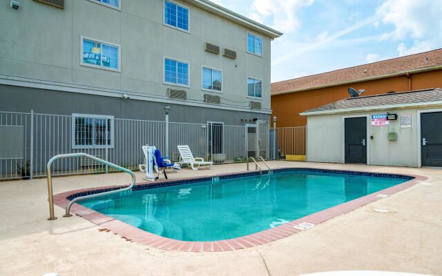 OYO Townhouse Sulphur, LA Extended Stay