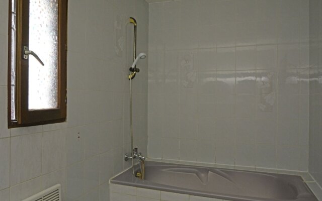 Spacious Holiday Home near River in Le Boulou