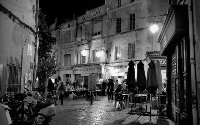 Place de la ROQUETTE centre historique