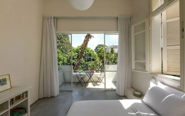 Modern & Bright 3BR apt with 2Balconies