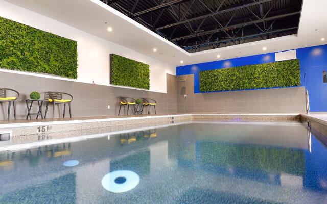 Holiday Inn Express & Suites Vaudreuil, an IHG Hotel