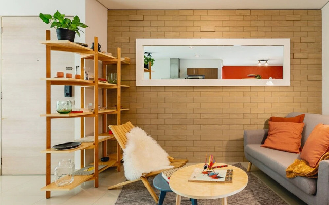 Artsy, Hi-Tech Condo in the Heart of Roma
