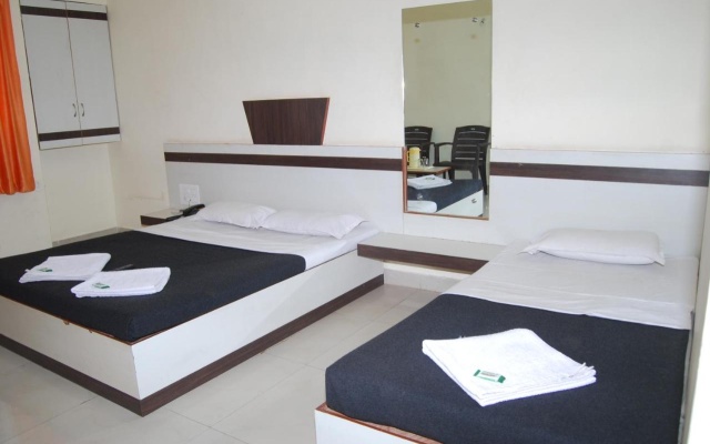 Hotel Laxmi Palace – Guest Rooms – Shirdi
