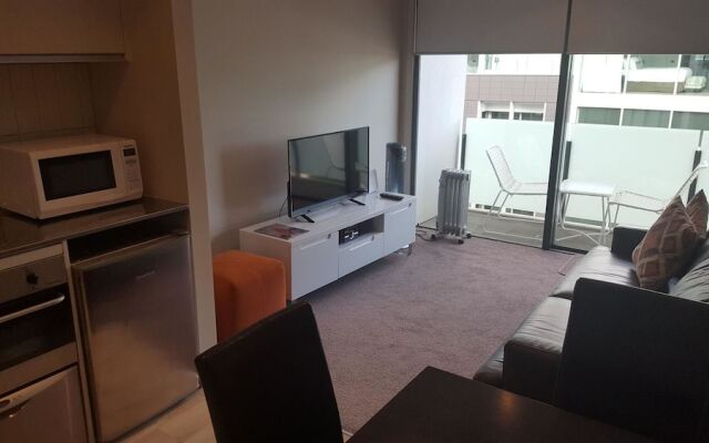 QV Spacious One Bedroom Apt - 369