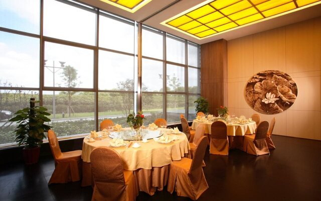 Mercure Suzhou Park Hotel and Suites