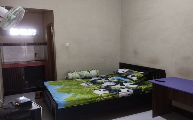 OYO Life 93403 Penginapan Adinda