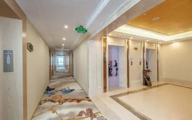 Vienna International Hotel (Changsha Science and Technology New Town Shaoguang Metro Station)