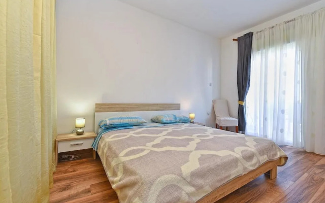 Stylish Family Retreat With Shared Pool