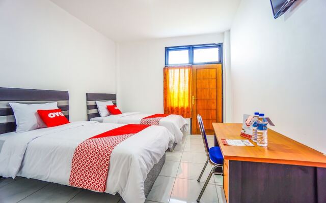 Edward Residence Malalayang by OYO Rooms