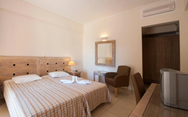 Alonissos Beach Bungalows & Suites Hotel