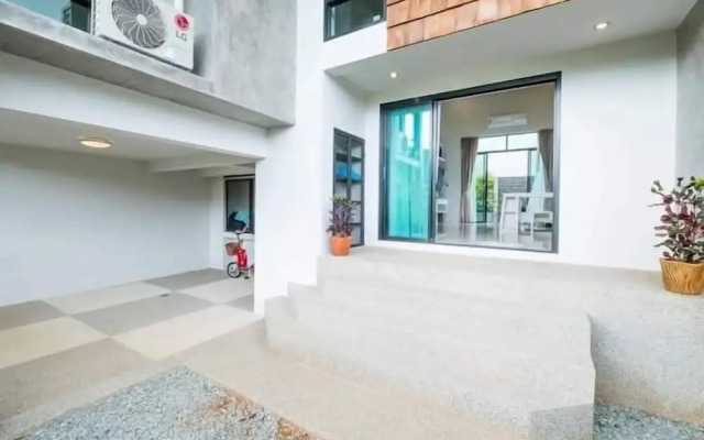 Private pool great location v144