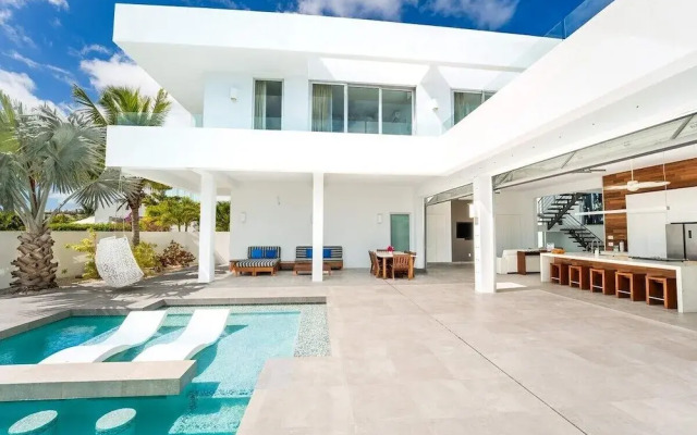 Beachside Villa, Amazing Views, Hotel Amenities v5