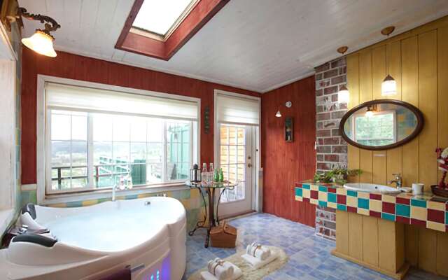 Yangyang Santa Hill Pension