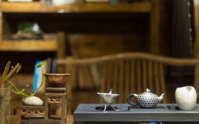 ‌The Secret Garden of Cats & Wolf's Den | Barista Courtyard Cafe & Inn (Wuyi Street) – People – Lijiang
