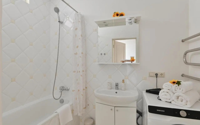Old Town Riverside Apartment
