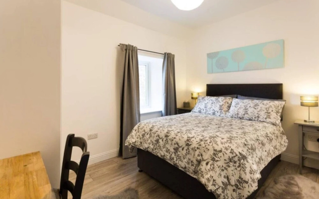 Ideal Couples Base for Exploring the Isle of Arran
