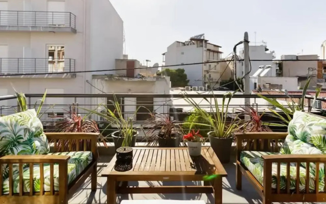 Stylish Boutique Loft With Private Balcony