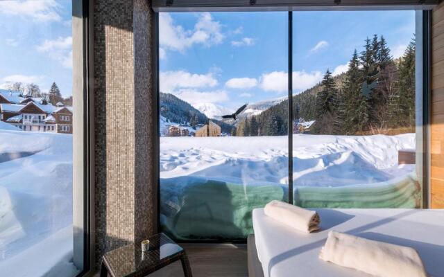 Hotel Pecr Well