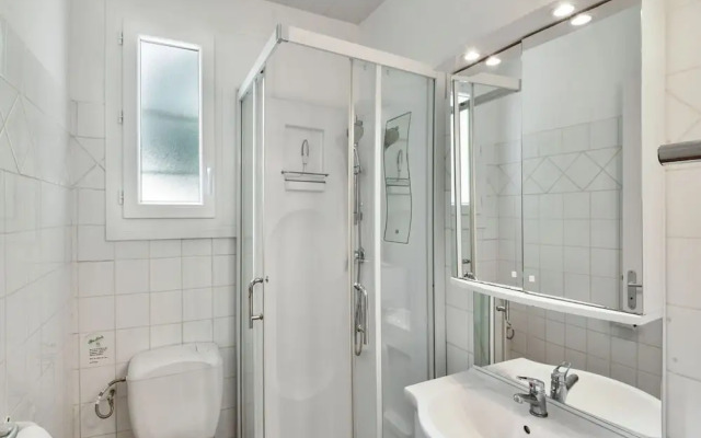 Gite in Holiday Park With Swimming Pool