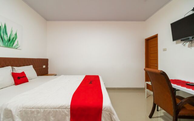 RedDoorz @ Aldos Villa Silangit