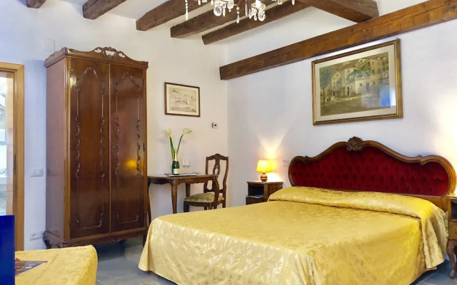 Ariel Silva Venice Apartments