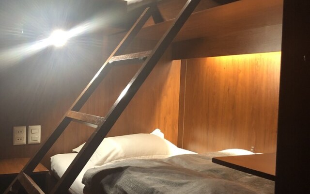 Onkel Inn Airport Sleepbox
