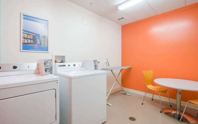 Motel 6 Kingston, ON