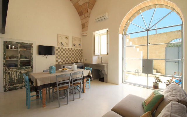 Le Bijou Court House