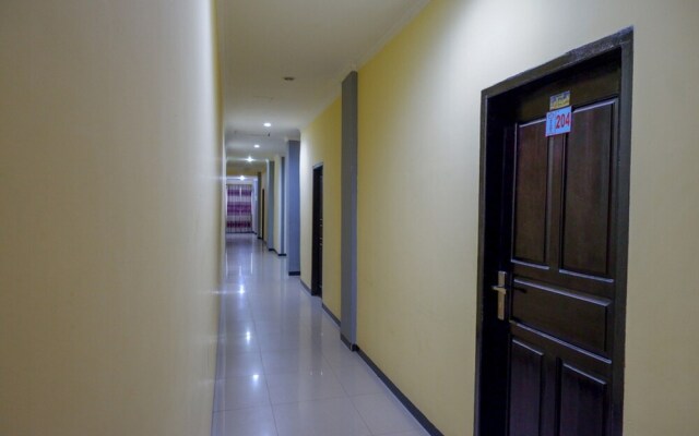 Atomy Hotel by RedDoorz