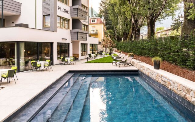 Flora Hotel & Suites