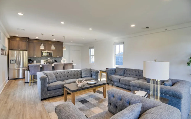 Walk to Bowen's Wharf: Condo in Dtwn Newport