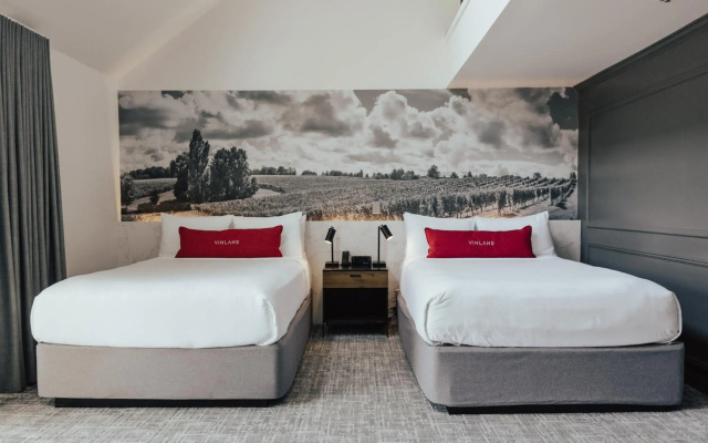 Vinland Hotel and Lounge