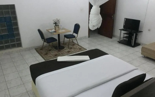 Romalo Hotel & Apartments