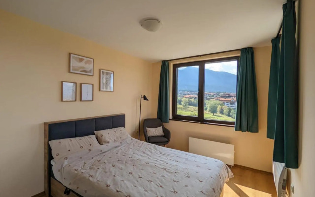 Stylish 2BD Apartment with Panoramic Mountain View