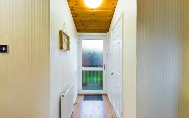 3 Bedroom Lakeview Lodge - Ensuite & Balcony Deck